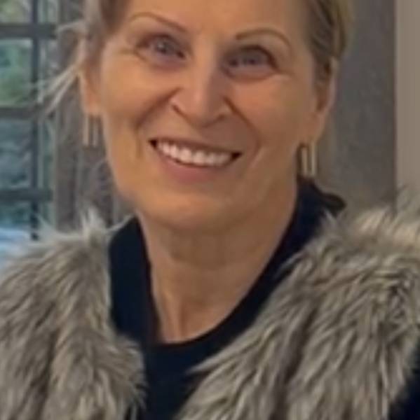 modelka s ID 0102IVIBH6 p021