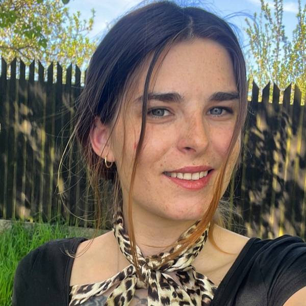 modelka s ID 0102IX7XA9 p021