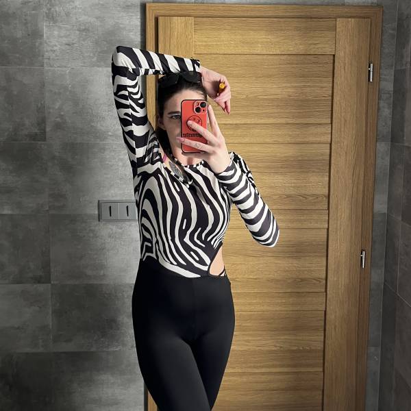 modelka s ID 0102IX7XA9 p031