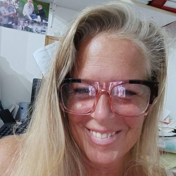 modelka s ID 0102IZQWO7 p021