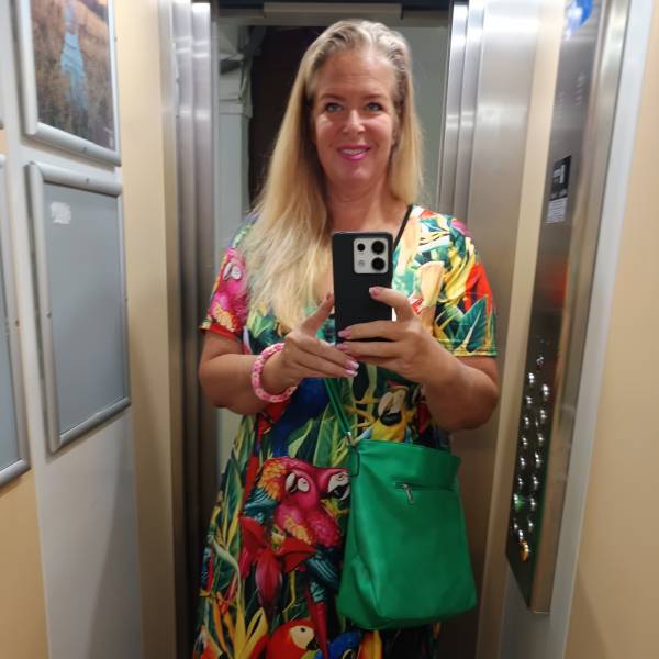 modelka s ID 0102IZQWO7 p031