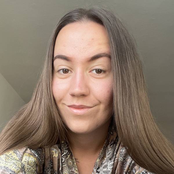 modelka s ID 0102J3YNW7 p021