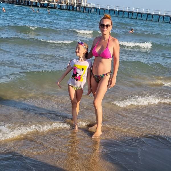 modelka s ID 0102J8BJQ2 p031