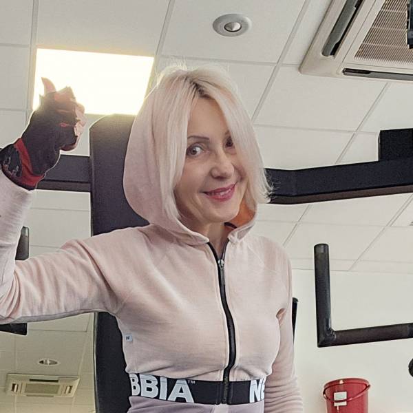 modelka s ID 0102J91FF7 p021