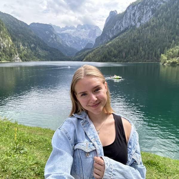 modelka s ID 0102JB5CA7 p021