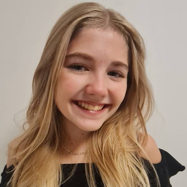 modelka s ID 0102JB6F6F p021