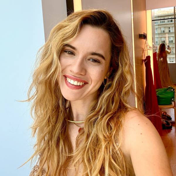 modelka s ID 0102JBYKDM p021