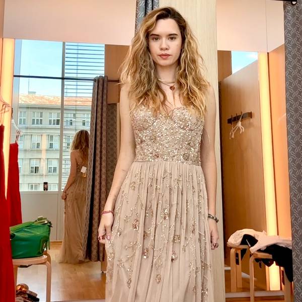 modelka s ID 0102JBYKDM p031