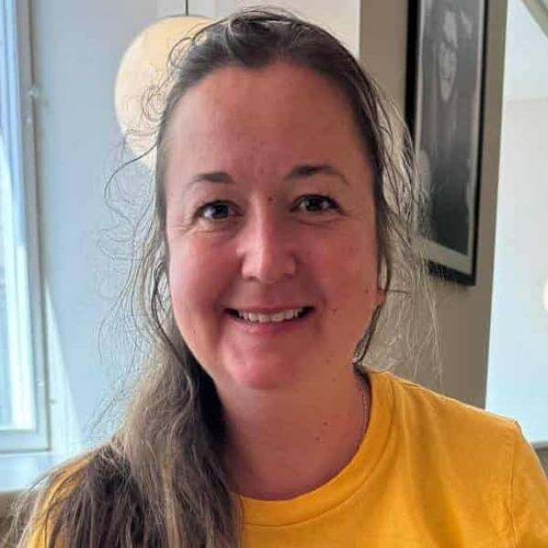 modelka s ID 0102JFQIVN p021