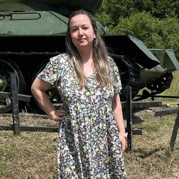 modelka s ID 0102JFQIVN p031