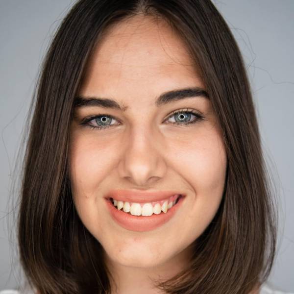 modelka s ID 0102JHKDBG p021