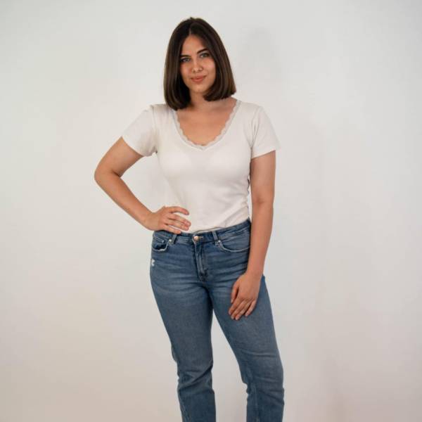 modelka s ID 0102JHKDBG p031