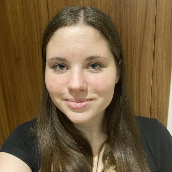 modelka s ID 0102JJE9GZ p021