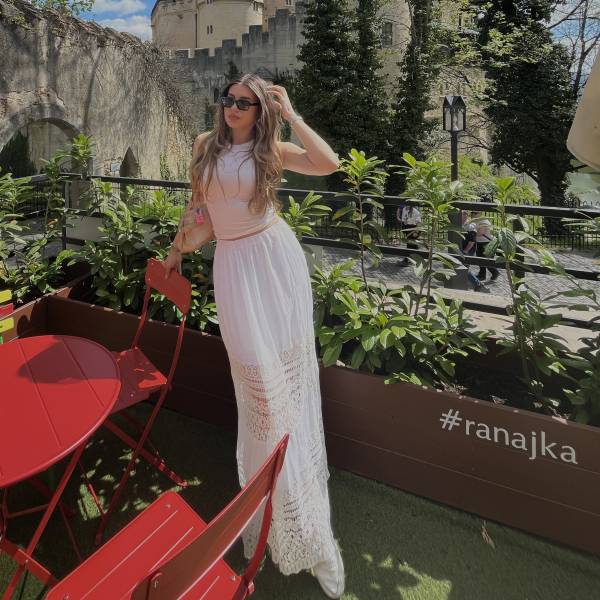 modelka s ID 0102JK2UKO p031