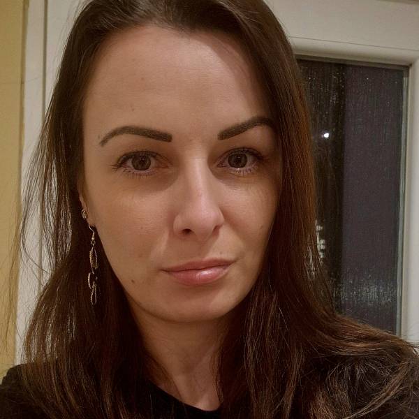 modelka s ID 0102JLNNTB p021