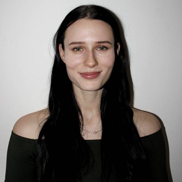 modelka s ID 0102JLX4G4 p021