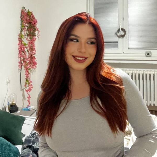 modelka s ID 0102JMJ2CS p021