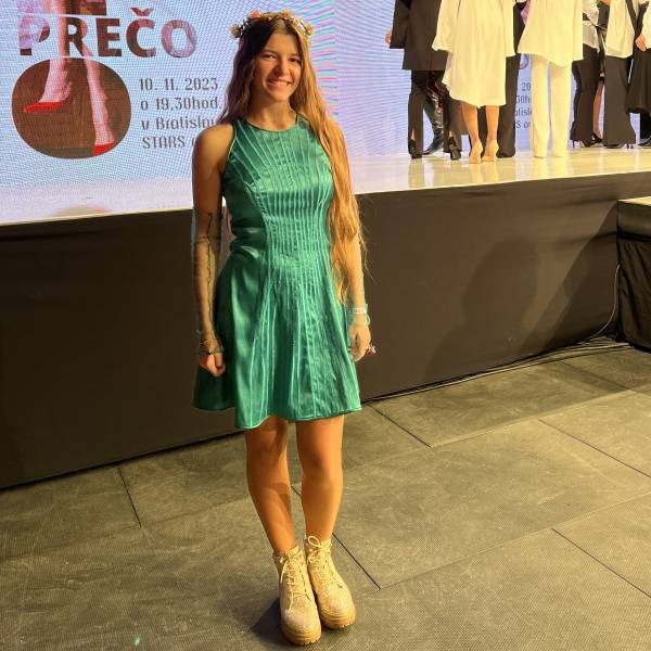 modelka s ID 0102JQ3T61 p031