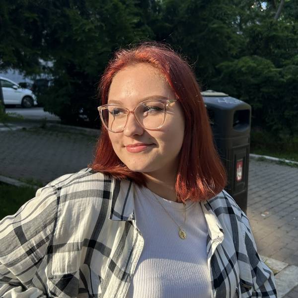 modelka s ID 0102JQOAIZ p021