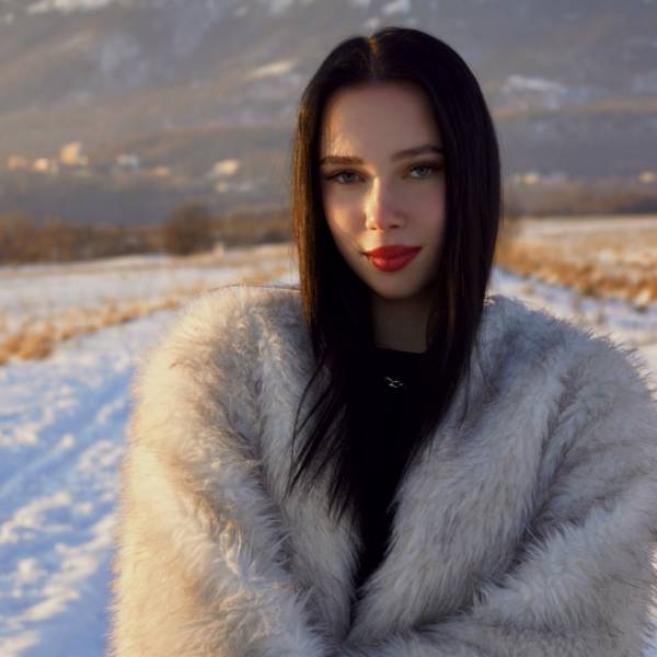 modelka s ID 0102K7WMHS p021