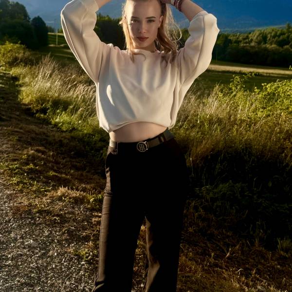 modelka s ID 0102K7WMHS p031