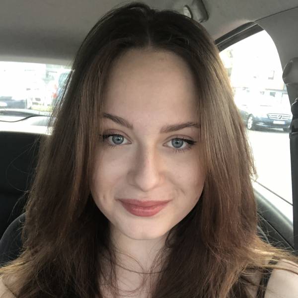 modelka s ID 0102KG2Q9T p021