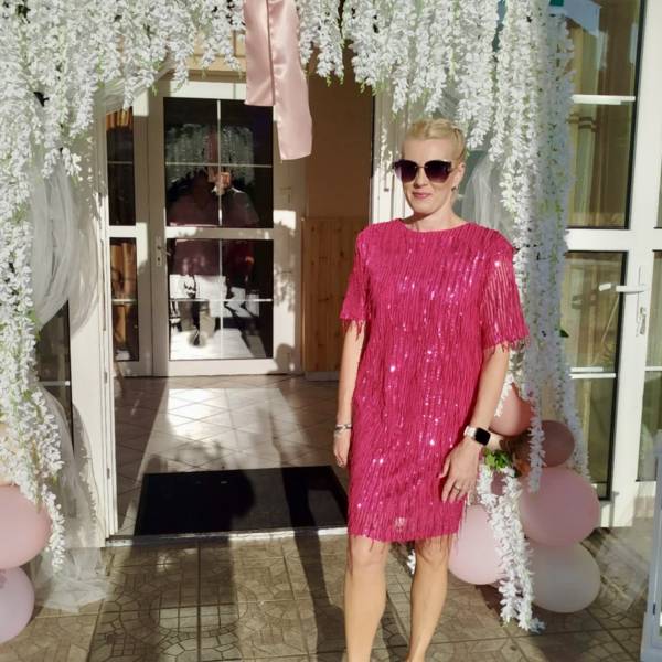 modelka s ID 0102KGW9IE p031