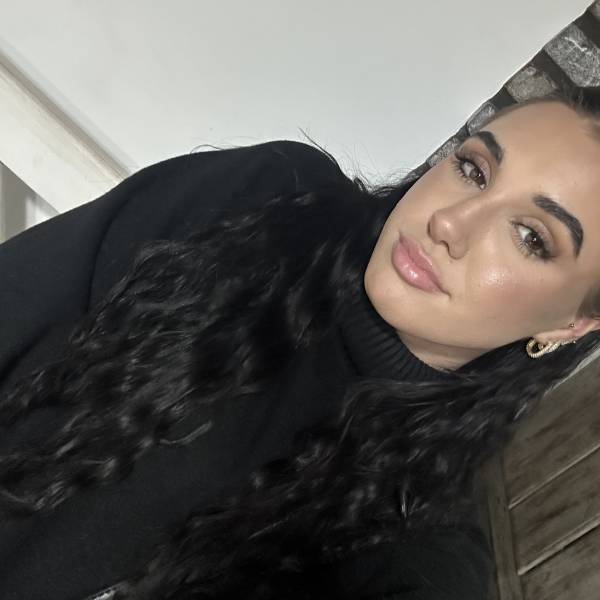 modelka s ID 0102KH6AG2 p021