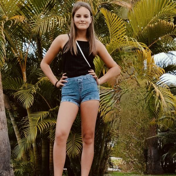 modelka s ID 0102KM9Q9P p031