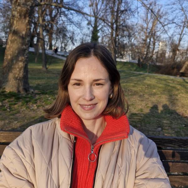 modelka s ID 0102KQ4L3G p021