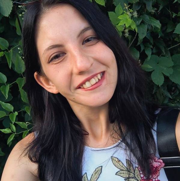 modelka s ID 0102KQNF27 p031