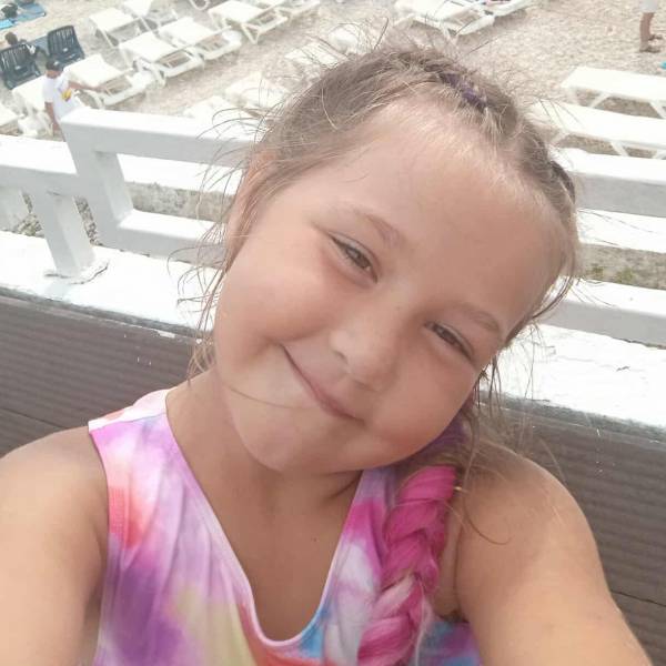 modelka s ID 0102KRMSQN p021