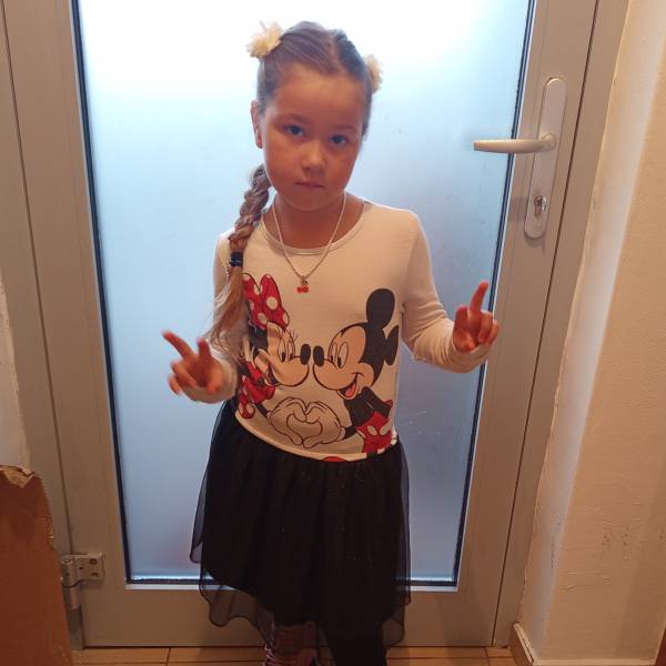 modelka s ID 0102KRMSQN p031