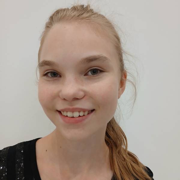 modelka s ID 0102KSS2UM p021