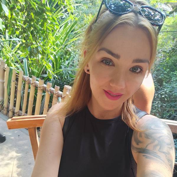 modelka s ID 0102KTNE18 p021