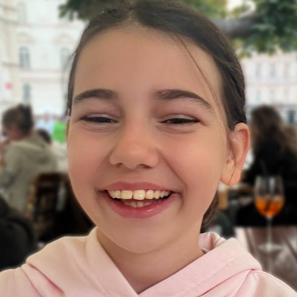 modelka s ID 0102KVNRBB p021