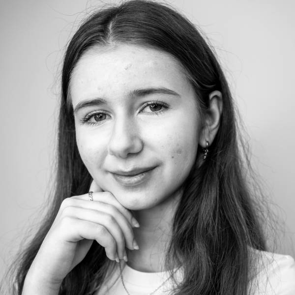 modelka s ID 0102KZFEFX p021