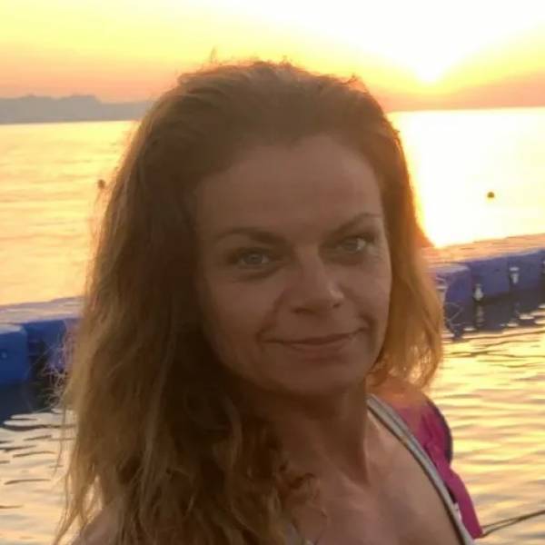 modelka s ID 0102L42G5Z p021