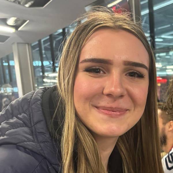 modelka s ID 0102L6PYQE p021