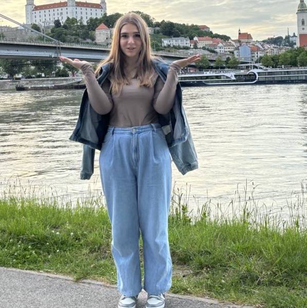 modelka s ID 0102L6PYQE p031