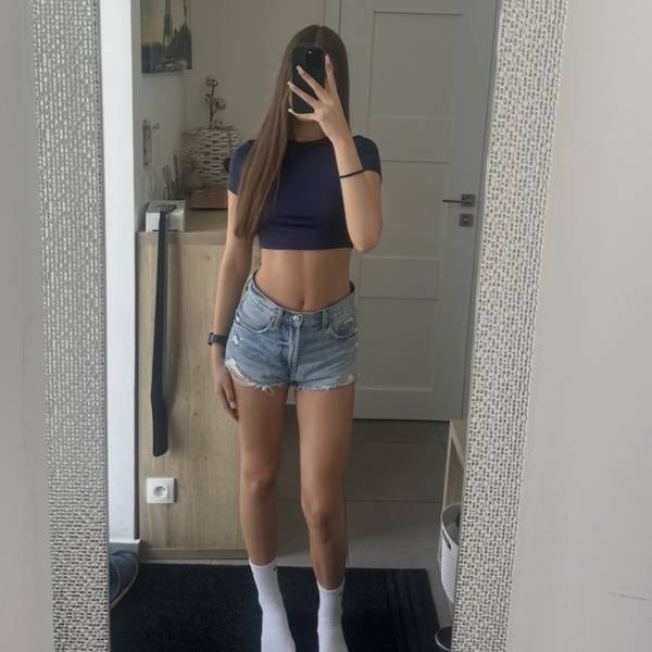 modelka s ID 0102L7YK52 p031