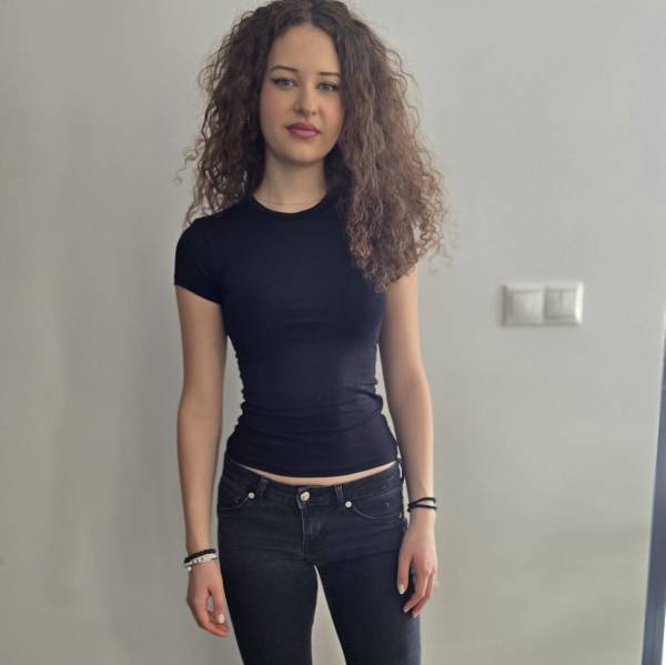 modelka s ID 0102LF375Z p031