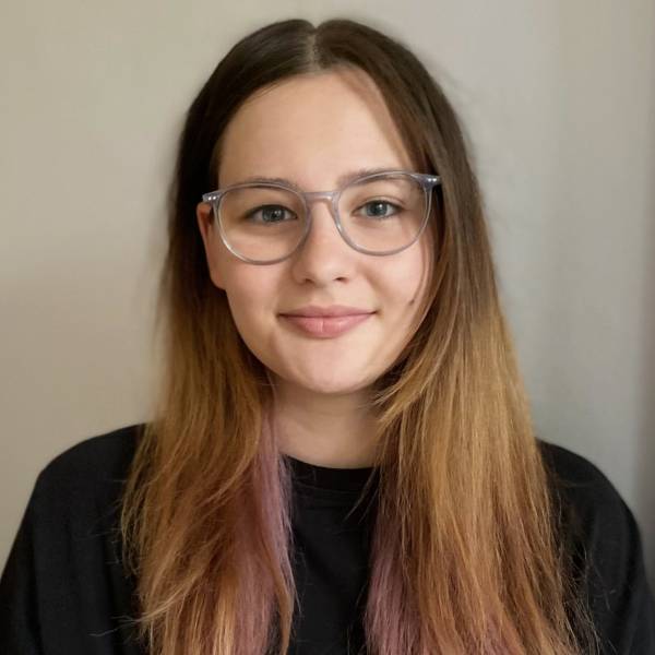 modelka s ID 0102LU9ZKG p021