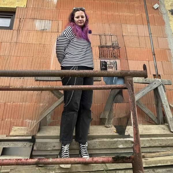 modelka s ID 0102LU9ZKG p031