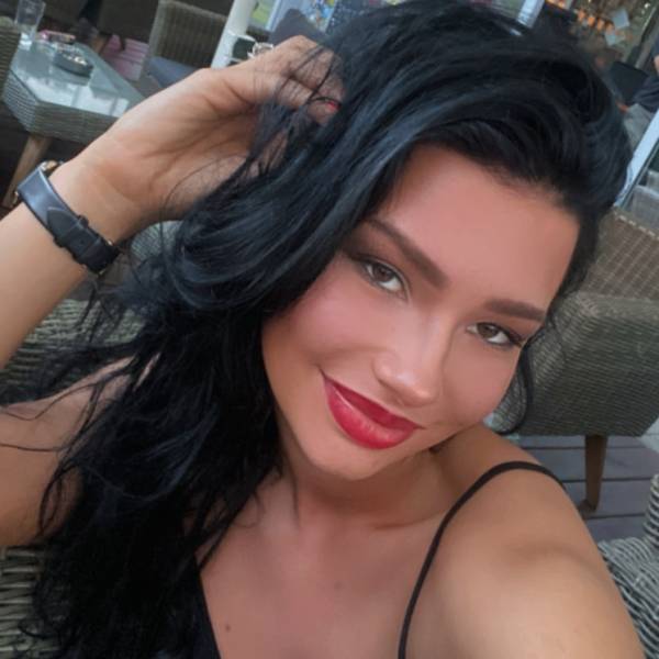 modelka s ID 0102LW79HR p021