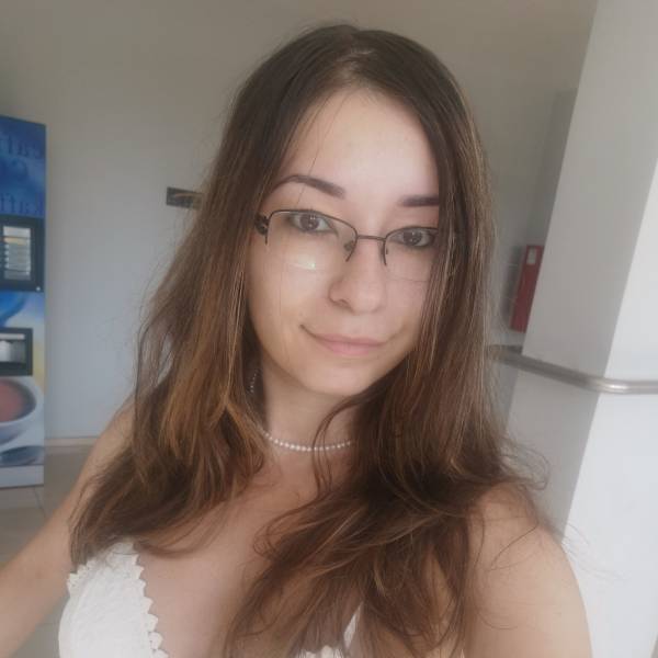 modelka s ID 0102LZ2YC8 p021