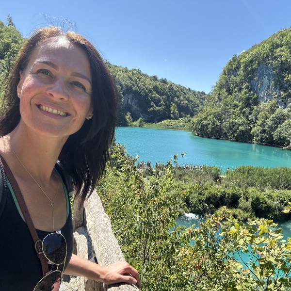 modelka s ID 0102LZGUXQ p021