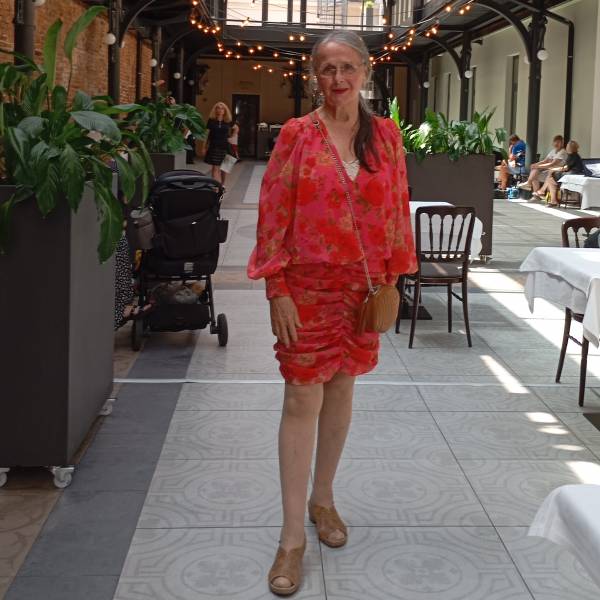 modelka s ID 0102M2AGRB p031