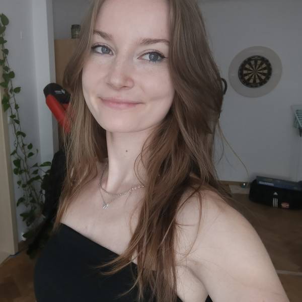 modelka s ID 0102M2OOQM p021