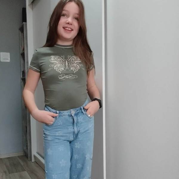 modelka s ID 0102M8NHTX p031